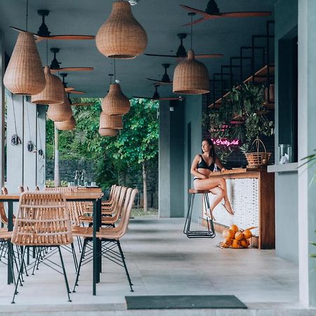 The Salty Pelican Yoga & Surf Retreat Dikwella Sur Exterior foto