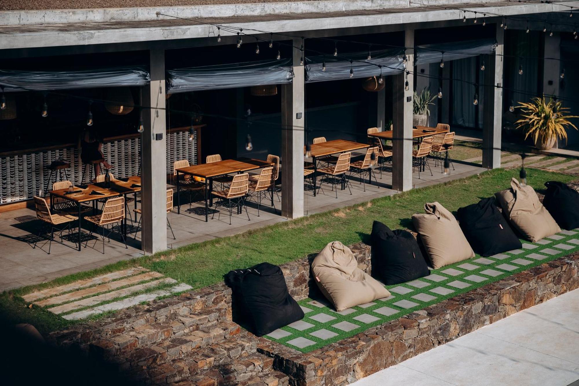 The Salty Pelican Yoga & Surf Retreat Dikwella Sur Exterior foto