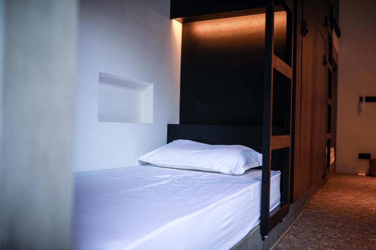 The Salty Pelican Yoga & Surf Retreat Dikwella Sur Exterior foto